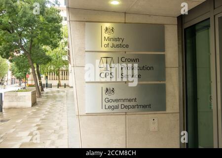 Londra - Agosto 2020: Ministero della Giustizia, Crown Prosecution Service &. Edificio del Dipartimento legale governativo, Westminster. Foto Stock