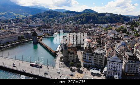 Città di Lucerna in Svizzera in una giornata di sole - vista aerea Foto Stock