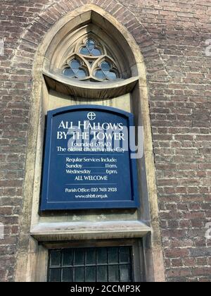 Ingresso alla Chiesa di All Hallows vicino alla Torre di Londra, questa è la chiesa più antica della città di Londra Foto Stock