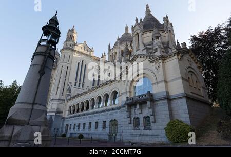 La famosa basilica di Santa Teresa di Lisieux in Normandia, Francia. Foto Stock