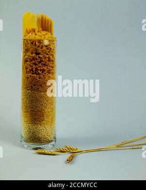 Ci sono molti tipi differenti di pasta dal cibo turco più popolare. Vari esempi di cucina turca. Foto Stock