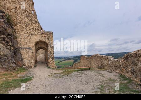 Medievale cittadella Rupea prima attestata nel 1324 è uno dei più antichi siti archeologici in Romania Foto Stock