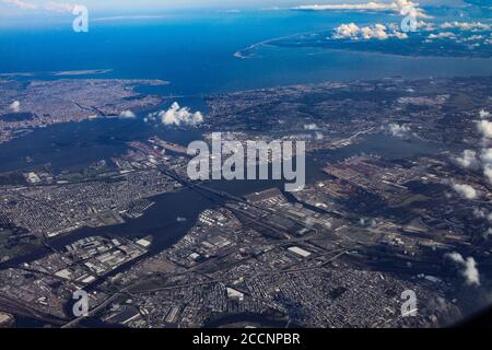 New York, Stati Uniti. 23 agosto 2020. (NUOVO) Vista aerea di New York City . August 23, 2020, New York, USA: La vista aerea di New York City che mostra cielo nuvoloso.Credit : Niyi Fote /Thenews2. Credit: Niyi Fote/TheNEWS2/ZUMA Wire/Alamy Live News Foto Stock