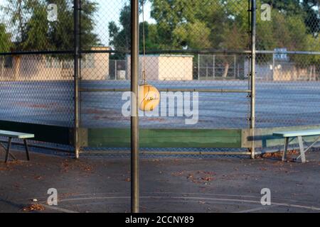 I cantieri scolastici sono vuoti a Reseda, California (Los Angeles), mentre il Covid19 Coronavirus Pandemic continua a tenere i bambini imparare a casa. Foto Stock