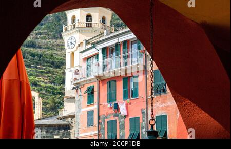 Italia, belle vie Vernazza nelle cinque Terre Foto Stock