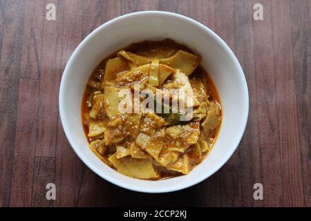 Bambù sparare curry di pomodoro, Konkan e Goa cucina tradizionale Foto Stock