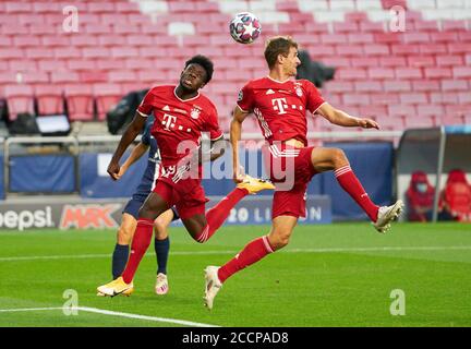 Lisbona, Lissabon, Portogallo, 23 agosto 2020. Alphonso DAVIES, FCB 19 Thomas MUELLER, MÜLLER, FCB 25 nella partita finale UEFA Champions League, torneo finale FC BAYERN MUENCHEN - PARIS ST. Credit: Peter Schatz/Alamy Live News Foto Stock