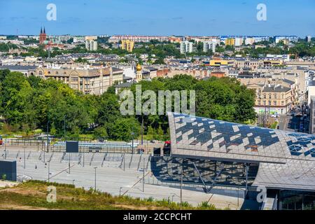 Skyline della città di Lodz in Polonia, paesaggio urbano con la stazione ferroviaria di Lodz Fabryczna Foto Stock