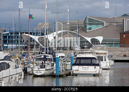 La marina e il nuovo ponte pedonale (incompiuto), a Hull, Humberside, East Yorkshire, Inghilterra Regno Unito Foto Stock