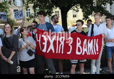 ***FILE PHOTO*** circa 200 persone hanno partecipato ad una manifestazione nel centro di Praga il 27 giugno 2020, per esprimere solidarietà con il popolo bielorusso pro Foto Stock