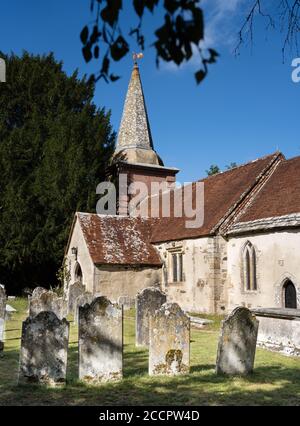 Chiesa di San Nicola a Brockenhurst e la Nuova Zelanda tombe di guerra Foto Stock