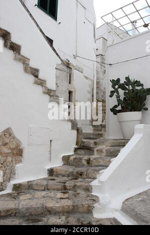 Ostuni, Italia - 6 ottobre 2010: La famosa città vecchia di Ostuni detta anche città bianca Foto Stock