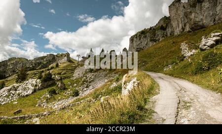 Sentiero escursionistico intorno al monte Berneuse, Svizzera Foto Stock