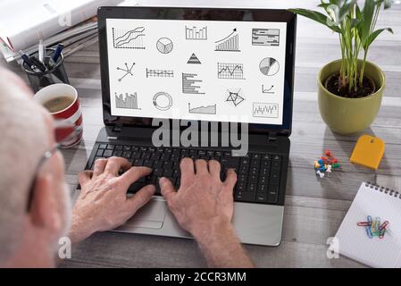 Concetto di analisi grafica mostrato su un computer portatile utilizzato da uomo Foto Stock