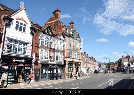 Epsom High Street giunzione con Ashley Road, centro città, Epsom, Surrey, Inghilterra, Regno Unito, agosto 2020 Foto Stock