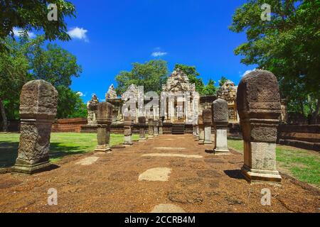 Bella scena del Parco storico Sadok Kok Thom, questo è un tempio Khmer 11 ° secolo in oggi è nella provincia di SA Kaeo, Thailandia. Foto Stock