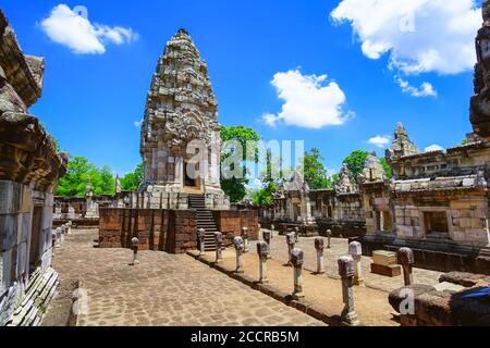 Bella scena del Parco storico Sadok Kok Thom, questo è un tempio Khmer 11 ° secolo in oggi è nella provincia di SA Kaeo, Thailandia. Foto Stock