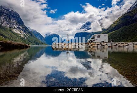 Vacanza per la famiglia travel RV, vacanza in camper, caravan auto vacanza. Foto Stock