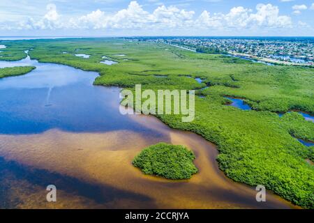 Florida, Isole Shores di Matlacha, Riserva Acquatica di Matlacha Pass, isole mangrovie, vista aerea dall'alto dell'uccello sopra, i visitatori viaggiano tour tou Foto Stock