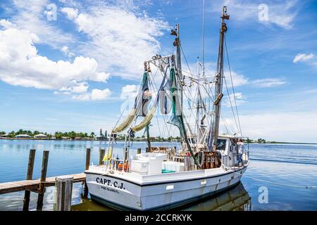 Florida,Matlacha,Isles Shores Pass,Waterfront,dock,battello per gamberetti commerciali,i visitatori viaggiano tour turistico turistico luoghi di interesse, Foto Stock