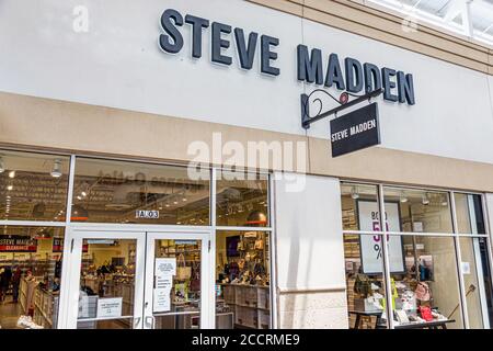 Steve Madden firma in negozio Toronto Canada Foto stock Alamy