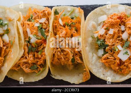 Tacos di strada pronti a mangiare Foto Stock