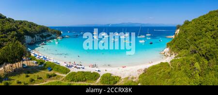 Vista panoramica sulla bellissima spiaggia di Voutoumi, Antipaxos, Isole IONIE, Grecia Foto Stock