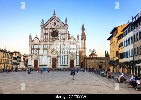 Firenze, 20 settembre 2015: La Basilica di Santa Croce e Piazza di Santa Croce a Firenze Foto Stock