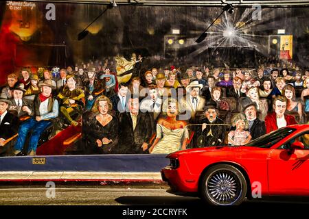 HOLLYWOOD, CA/USA - OTT 28,2013: Famoso murale 'You are the Star' a Hollywood Blvd. E Wilcox nel centro di Hollywood, California. Dipinto nel 1983 da T. Foto Stock