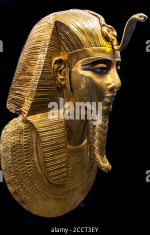 Maschera d'oro del re Psuvennes i 991 AC, Tanis, Museo delle Antichità Egizie, il Cairo Foto Stock