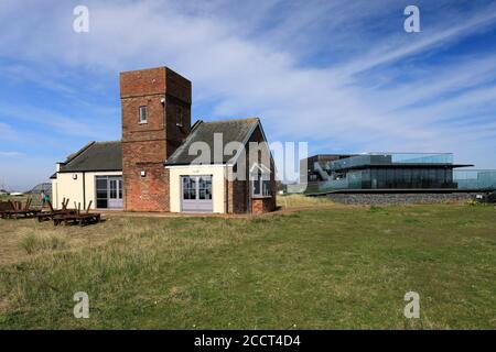 La vecchia stazione della guardia costiera, la riserva naturale di Gibilterra Point, la città di Skegness, Lincolnshire, Inghilterra, Regno Unito Foto Stock