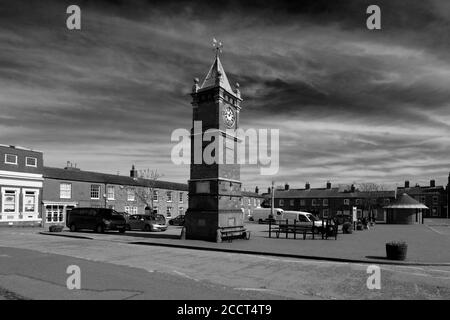 The Clock Tower, Market Place, Wainfleet All Saints Town, East Lindsey District, Lincolnshire, Inghilterra, Regno Unito Foto Stock