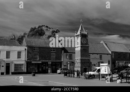 The Clock Tower, Market Place, Wainfleet All Saints Town, East Lindsey District, Lincolnshire, Inghilterra, Regno Unito Foto Stock