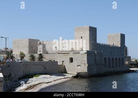 Veduta del Castello Svevo di Trani, Puglia, Italia Foto Stock