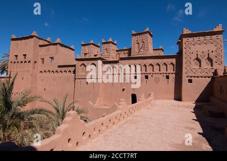 Kasbah Amridil a Skoura. Un tipico edificio storico del Marocco fatto di mattoni di adobe, vicino al deserto del Sahara. Concetto di viaggio Foto Stock