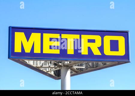 Ankara, Turchia : logo metro di un supermercato. Metro Cash and Carry è un operatore internazionale leader nel commercio all'ingrosso self-service Foto Stock