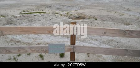 PARCO NAZIONALE DI YELLOWSTONE, WYOMING - 9 GIUGNO 2017: Geyser dello spasmo del gruppo delle fontane nel bacino del Geyser inferiore Foto Stock