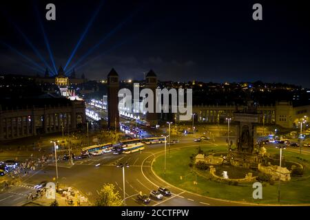 Magica Plaça d'Espanya, a Barcellona di notte Foto Stock