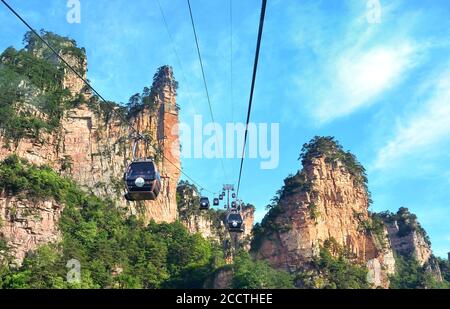 Zhangjiajie, Cina - 12 maggio 2017: Funivia a Wulingyuan nel Parco Nazionale di Zhangjiajie, Cina. Foto Stock