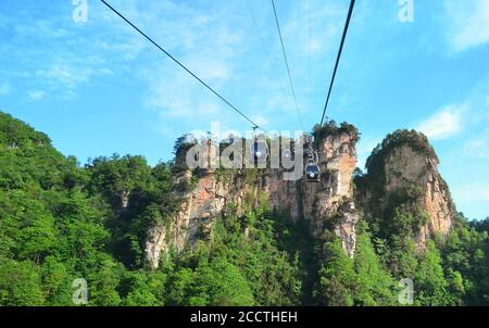 Zhangjiajie, Cina - 12 maggio 2017: Funivia a Wulingyuan nel Parco Nazionale di Zhangjiajie, Cina. Foto Stock