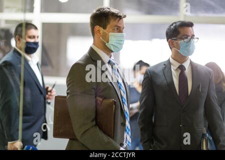 Asuncion, Paraguay. 24 Agosto 2020. Gli avvocati di Ronaldinho stanno aspettando l'appuntamento per l'ex calciatore brasiliano Ronaldinho e suo fratello. Il due volte calciatore del mondo e campione del mondo del 2002 e suo fratello Assis sono stati catturati con falsi documenti di identità paraguayani poco dopo che sono entrati in Paraguay in marzo e hanno trascorso più di 30 giorni in prigione. Credit: Jorge Candia/dpa/Alamy Live News Foto Stock