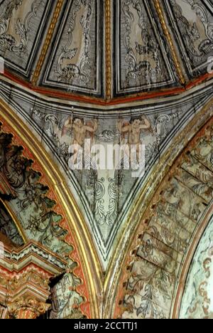 Particolare della pittura interna della Chiesa Francescana di Yaguarón Paraguay Foto Stock