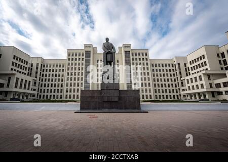 Casa del Governo e monumento di Lenin - Minsk, Bielorussia Foto Stock