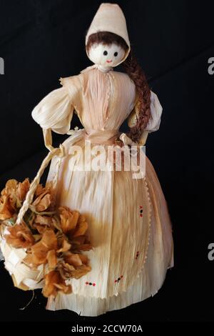 bambole fatte a mano con buccia di mais Foto Stock
