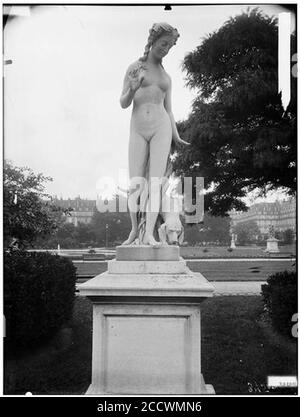 Jardin des Tuileries - Statua di Nymphe - Parigi 01 - Médiathèque de l'architecture et du patrimoine - Foto Stock