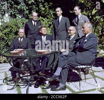 JFK - incontro con Arturo Frondizi, presidente argentino, a Palm Beach 01 (tagliato). Foto Stock