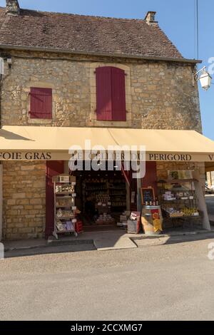 Domme, Francia - 2 Settembre 2018: negozio di vendita di prodotti regionali nel villaggio di Domme nel Perigord, Francia Foto Stock