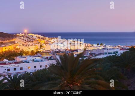 Vista di Morro Jable nell'ora blu, Fuerteventura, Isole Canarie, Spagna Foto Stock