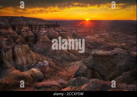 Bellissima alba a Tsagaan suvarga. Provincia di Dundgovi, Mongolia Foto Stock