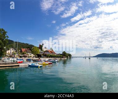 Lungolago di Attersee am Attersee, Salzkammergut, Austria superiore Foto Stock